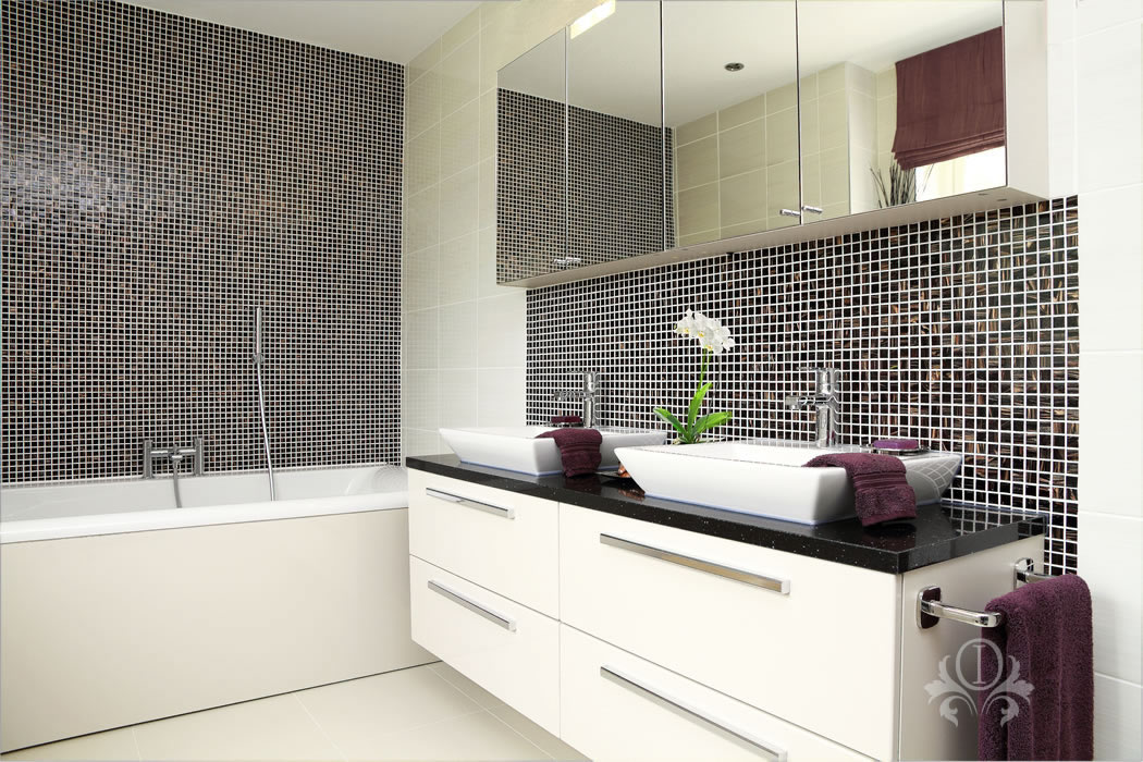 Contemporary Ensuite Bathroom Design - with high quality bathroom fittings and furniture